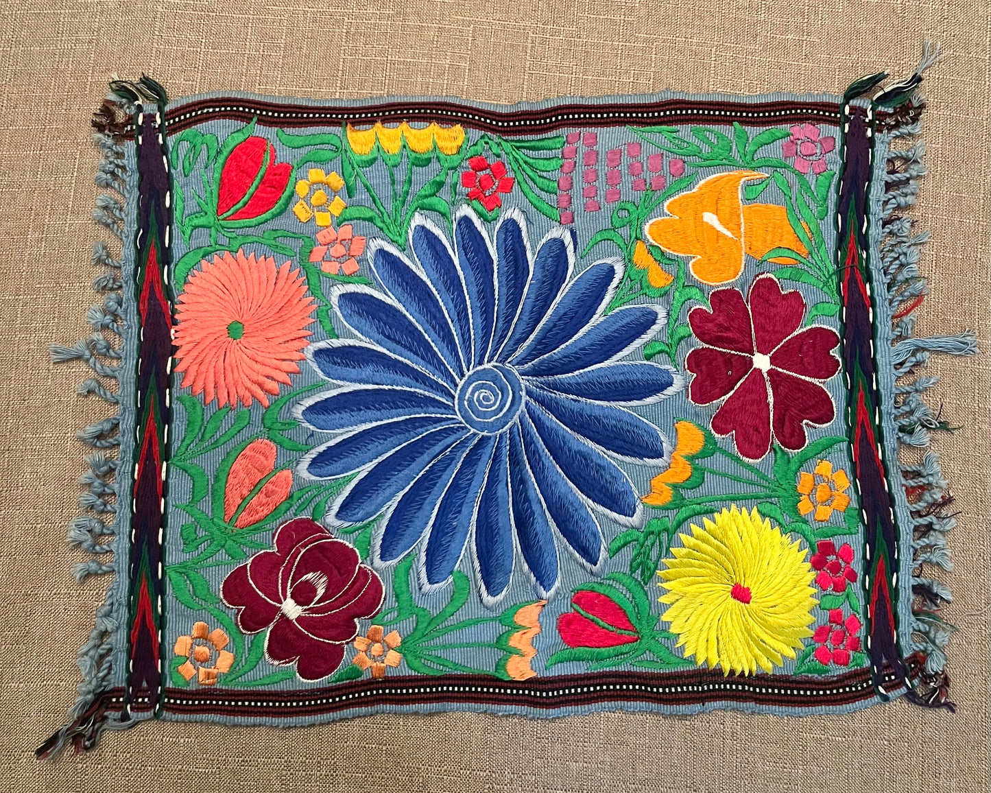 EmbroideredMulticolorFloralPlacematsBLUE