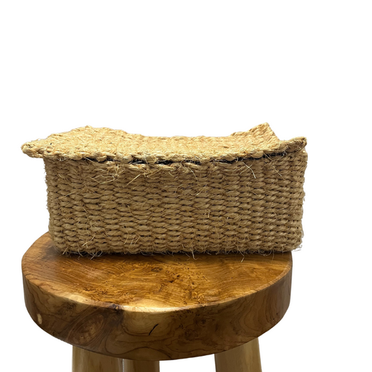Product straw basket with lid
