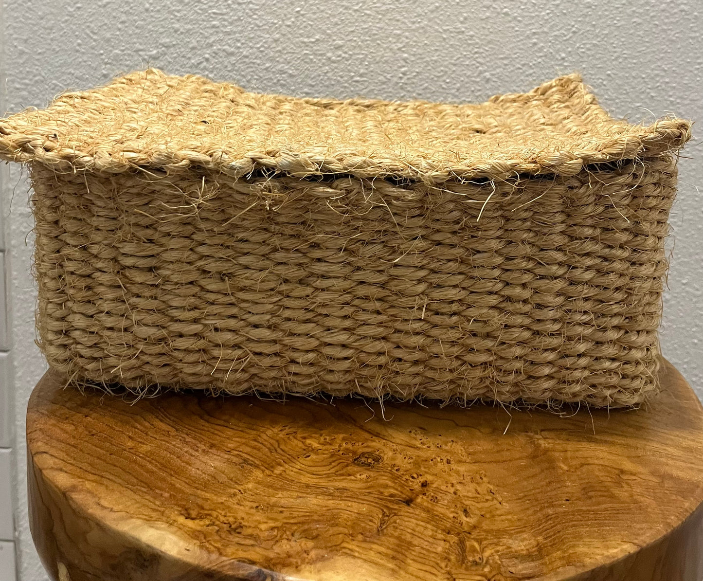 Product straw basket with lid